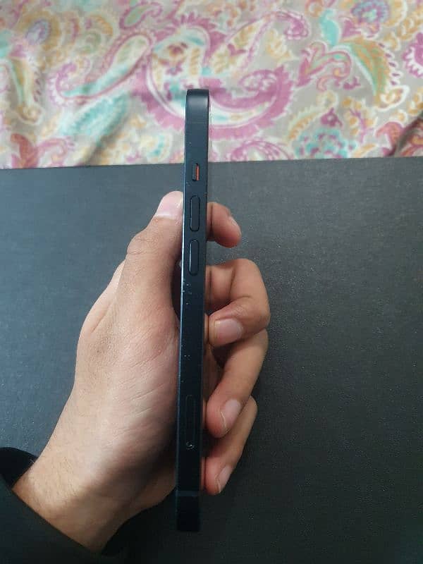 iphone 13 Midnight black. 1