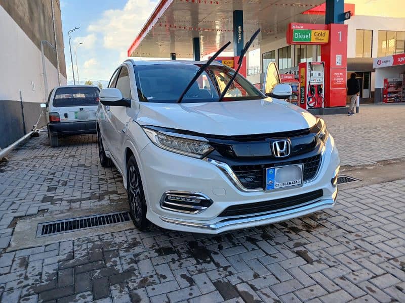 Honda Vezel Z Sensing - 2019 (4.5 Grade) 1