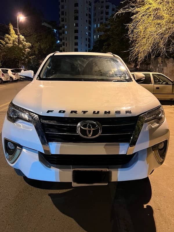 Toyota Fortuner V 2017 petrol 4*4 / Revo 0