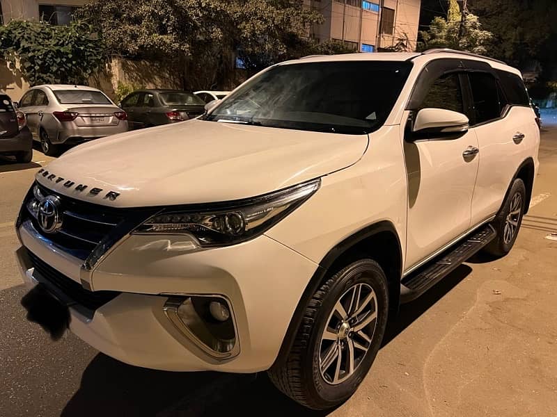 Toyota Fortuner V 2017 petrol 4*4 / Revo 2