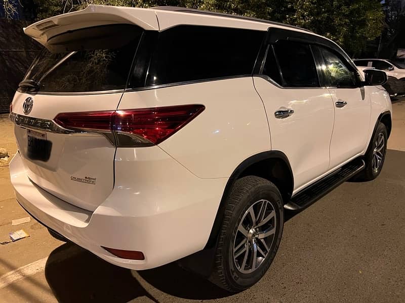 Toyota Fortuner V 2017 petrol 4*4 / Revo 3