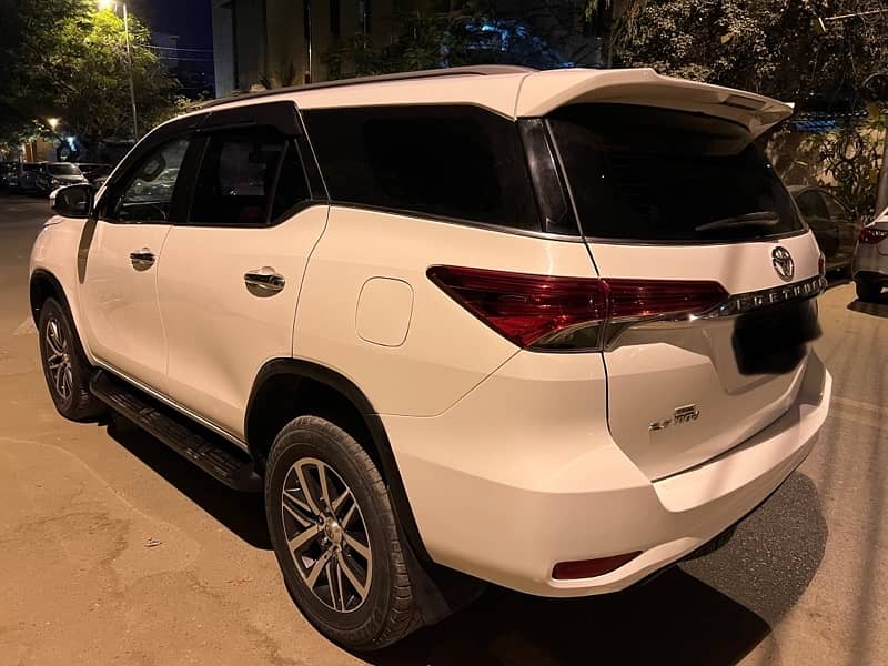 Toyota Fortuner V 2017 petrol 4*4 / Revo 5