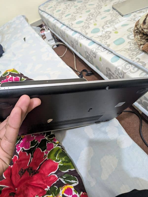 HP Elite Book 820 G3 with original charger 5