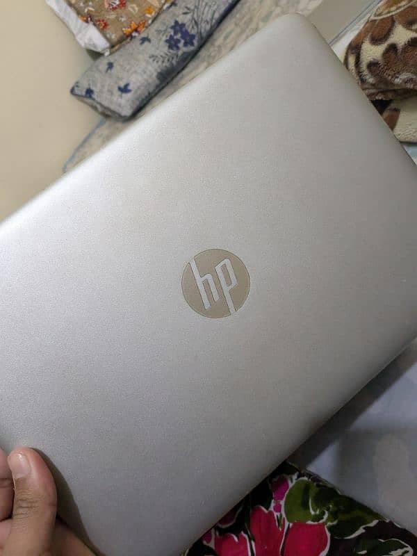 HP Elite Book 820 G3 with original charger 10