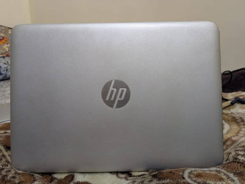 HP Elite Book 820 G3 with original charger 11