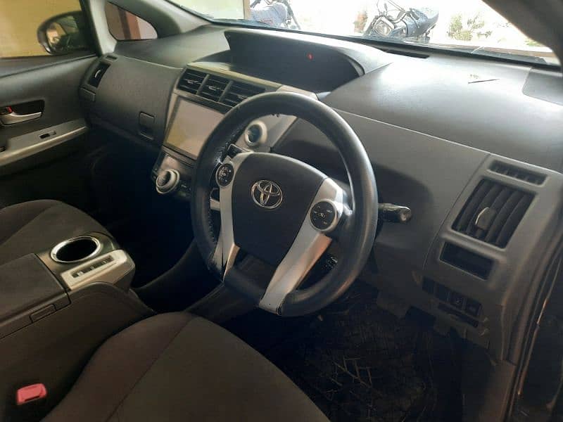 Toyota Prius Alpha 2012 0