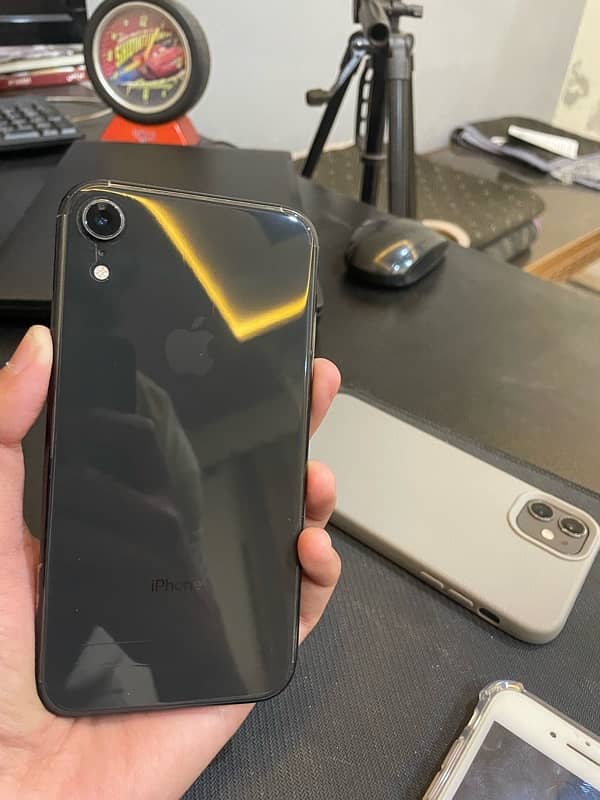 iPhone XR 1