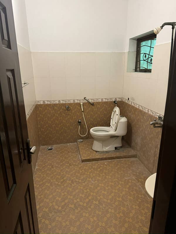 4MARLA Lower portion For Rent in Military accounte Main College Road Lahore 2