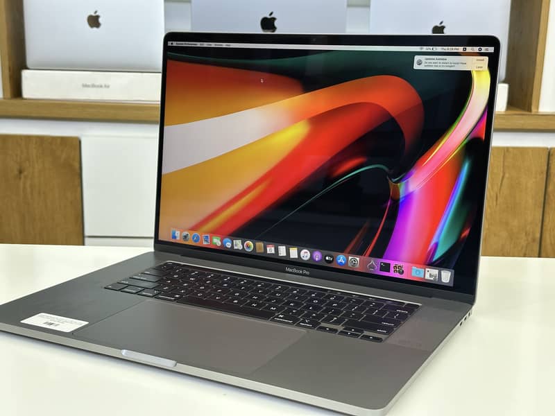 MacBook Pro 2019 ( Core i9 ) 32 gb ram - 1 TB ssd with GPU 1