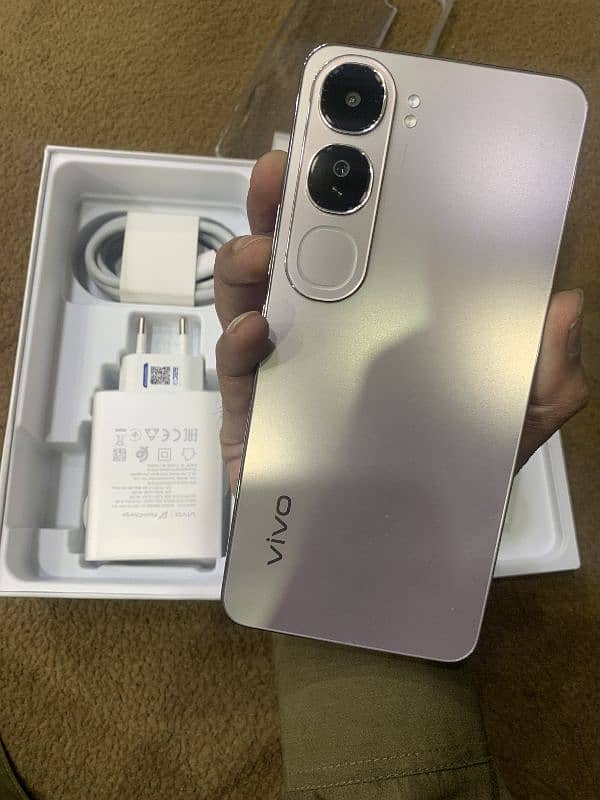 Vivo y200  8gb ram 256gb memory 3