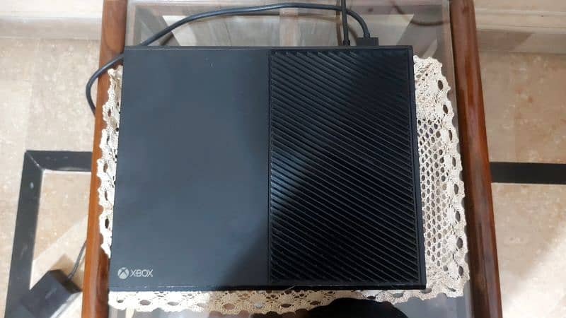 Xbox One 1TB with Box & Controller 8