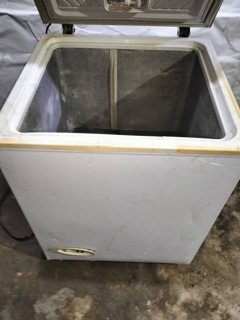 Waved D freezer Singel door small size(0306=4462/443) wwoowset 5