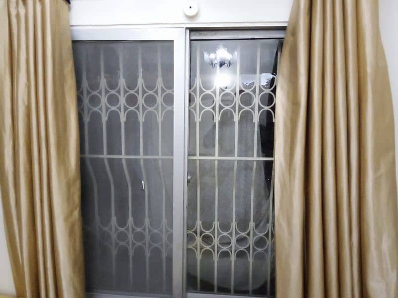 Aluminium Window with net for urgent sale 1