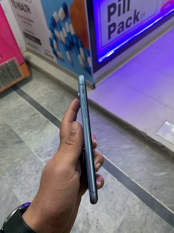 Iphone Xr 64gb water pack non pta jv 8