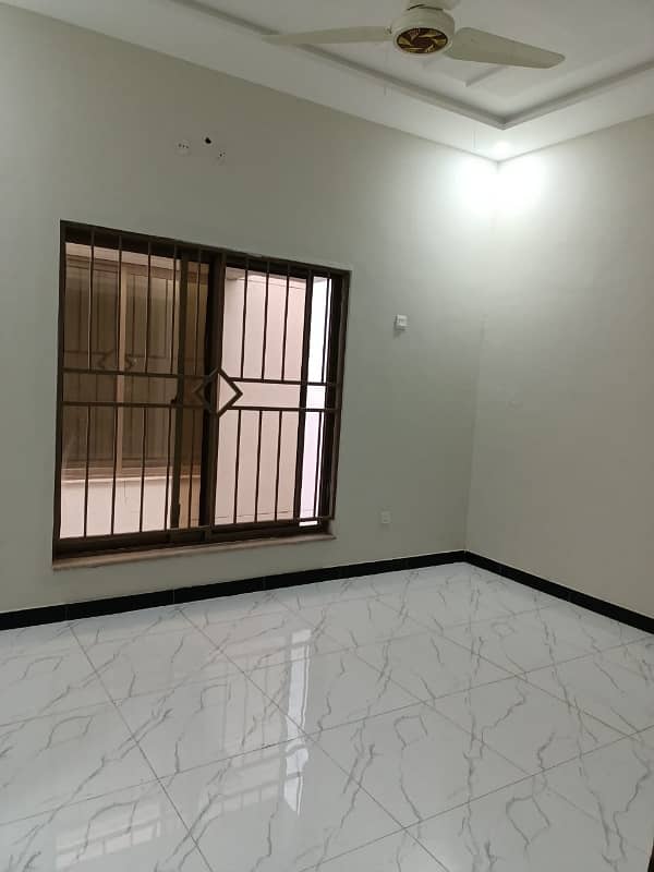 Aesthetic Good Location House Of 5 Marla For sale Is Available 3