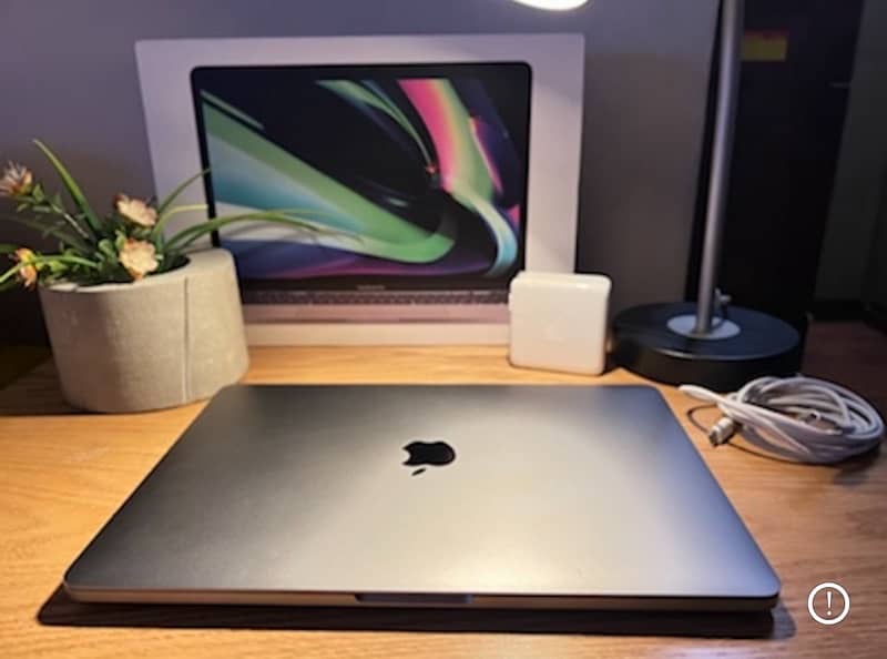 MACBOOK PRO 1