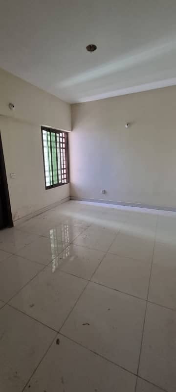 Gulshan-e-Iqbal - Block 10 Flat Sized 1100 Square Feet Is Available 7