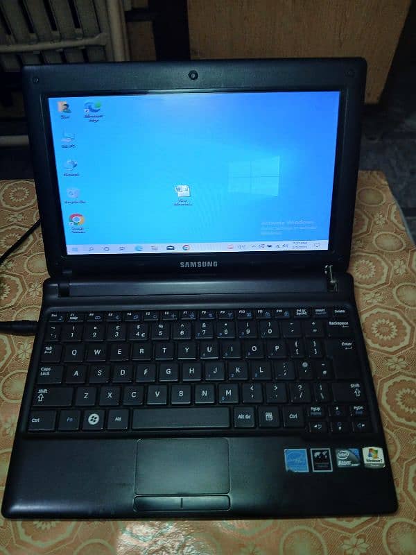 Samsung Mini Laptop 4