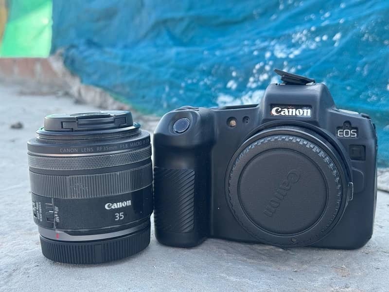 Canon R with 35mm RF 1.8 0