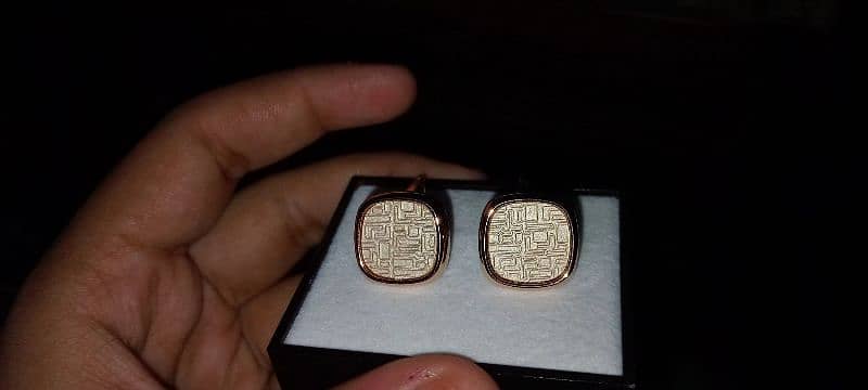 Saudi cufflinks 0