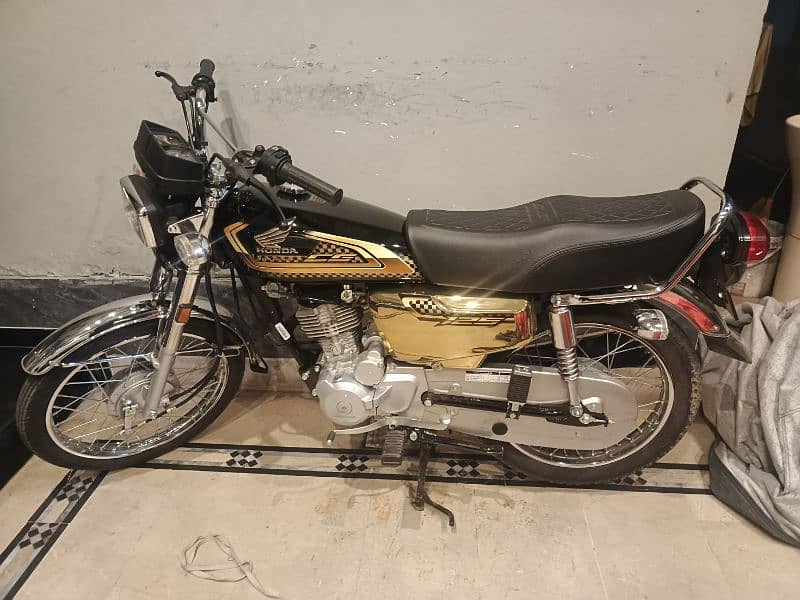 Honda 125 black gold special edition 2025 0