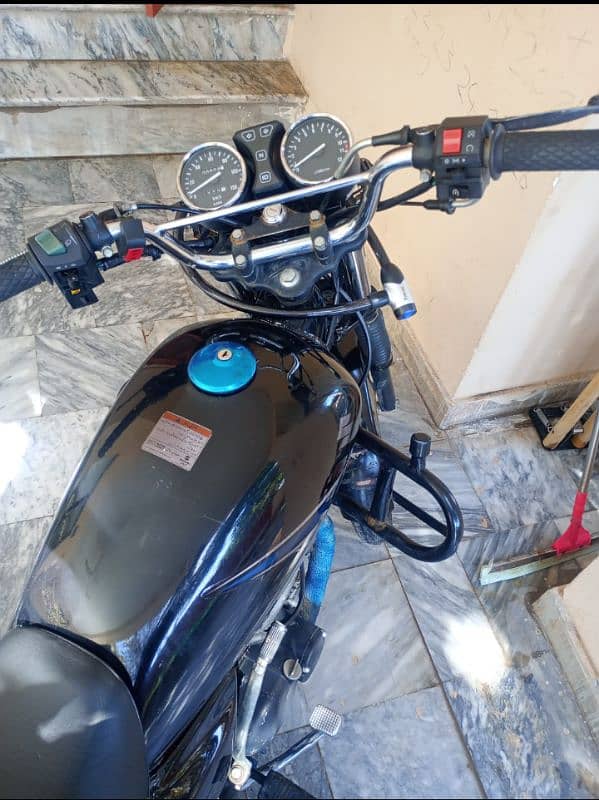 like new GS 150 BIKE SUZUKI 3