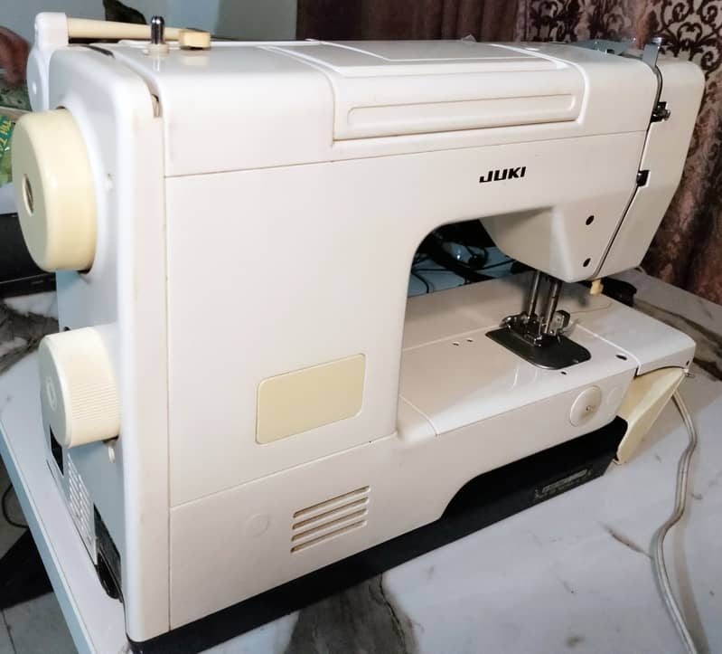 Juki Flora 550 Sewing Machine for Sale - Excellent Condition 3