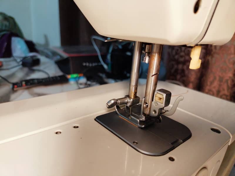 Juki Flora 550 Sewing Machine for Sale - Excellent Condition 4