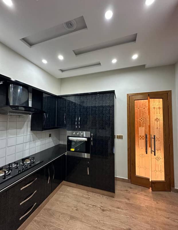 5 MARLA BRAND NEW HOUSE AVAILEBAL FOR RENT IN BAHRIA TOWN LAHORE 5