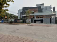 Bahria Town Phase 7 - 41 Marla Corner Boulevard Park Facing House