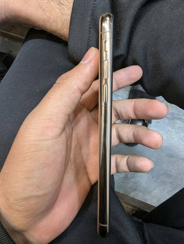 iphone xs 256gb non pta condition 10/9 3