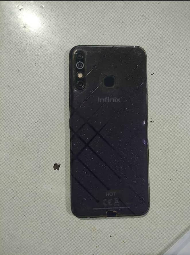 Infinix hot 8  4/64 1