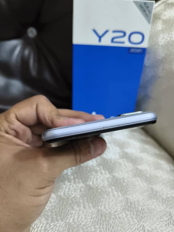 URGENTLY SALE VIVO Y20 (4GB+64GB) 10/9.5 CONDITION WITH BOX & ACESRIES 5