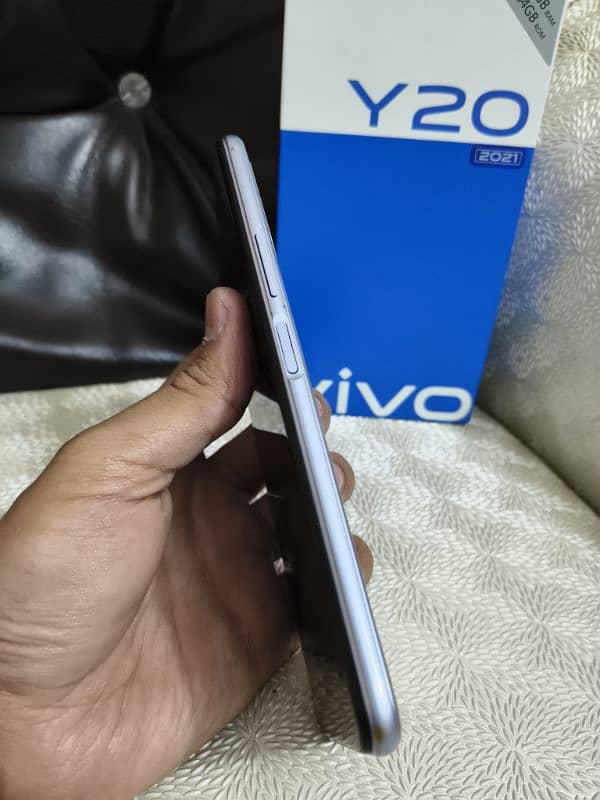 URGENTLY SALE VIVO Y20 (4GB+64GB) 10/9.5 CONDITION WITH BOX & ACESRIES 6