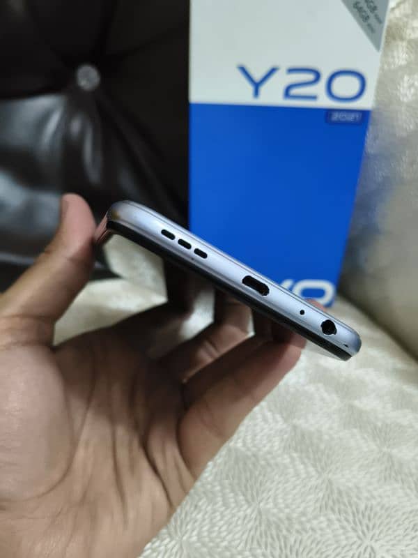 URGENTLY SALE VIVO Y20 (4GB+64GB) 10/9.5 CONDITION WITH BOX & ACESRIES 7