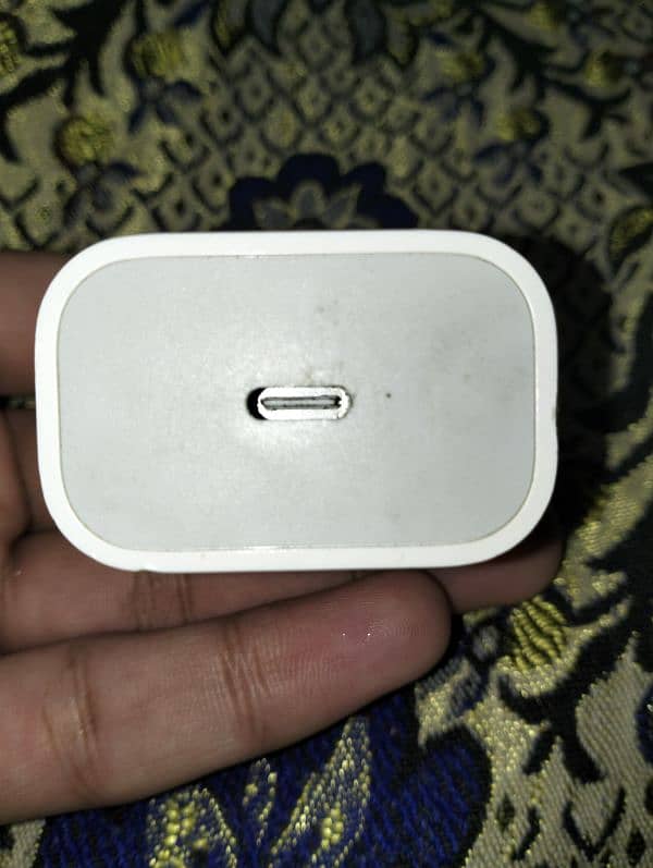 IPHONE ORIGINAL CHARGER 2