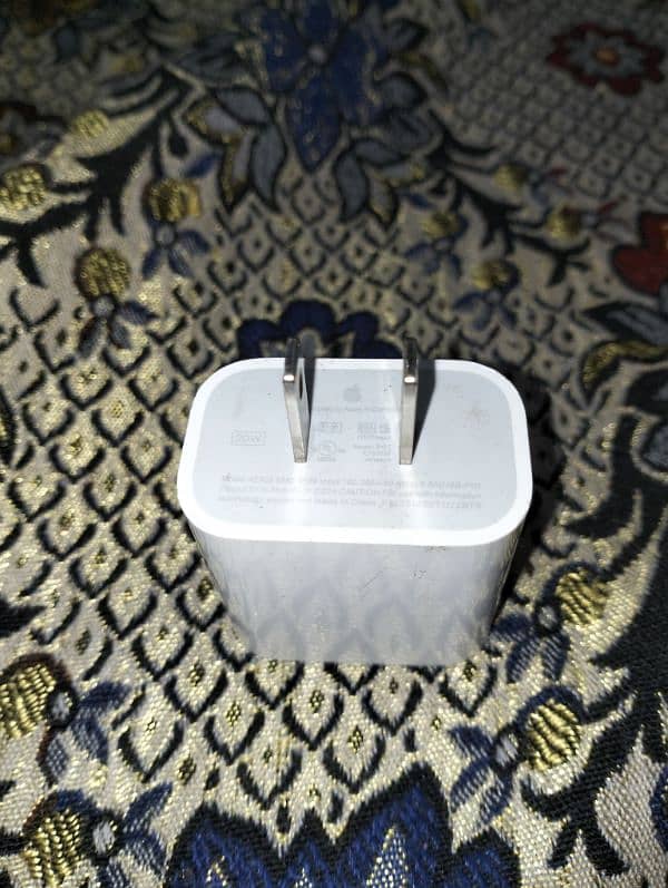 IPHONE ORIGINAL CHARGER 3