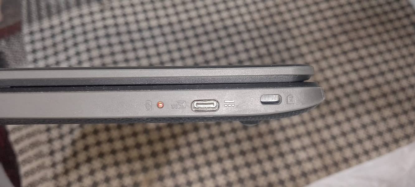 Acer caroombook core i3 10 Generation 8gp ram 10by10 condition 1