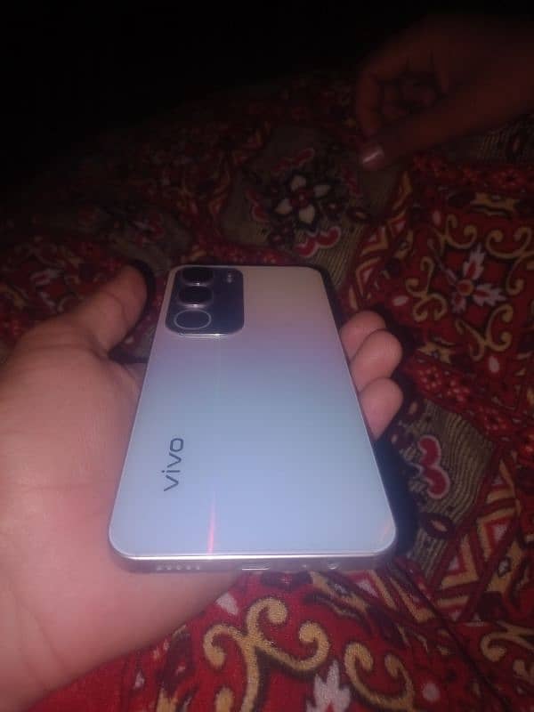 VIVO Y19S  10/10 condition Prince 40k 2