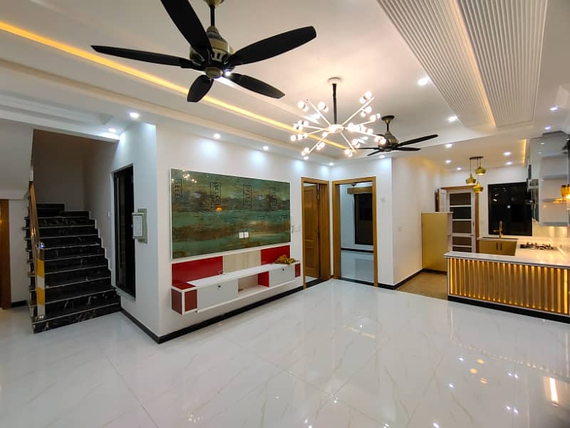 1 KANAL DESIGNER UPPER PORTION FOR RENT 7