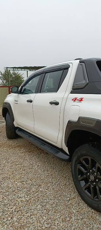 Toyota Hilux 2022 5