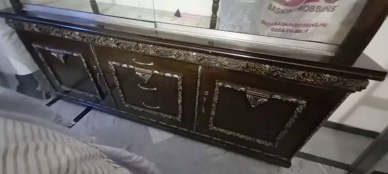 USED SHOWCASE IN GOOD CONDITION 7