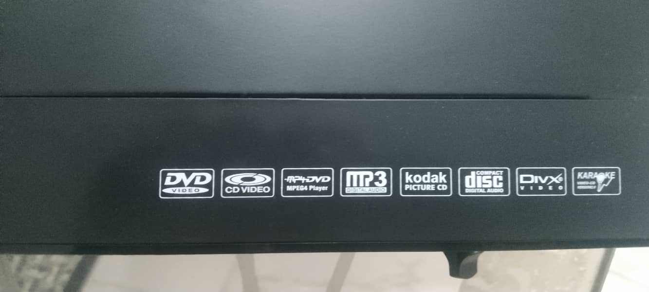 I-Wiz Mpeg4 - USB DVD Player 1.5 channel with remote, cables and manua 9