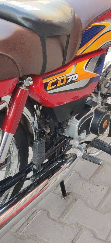 Honda CD70 2025 4