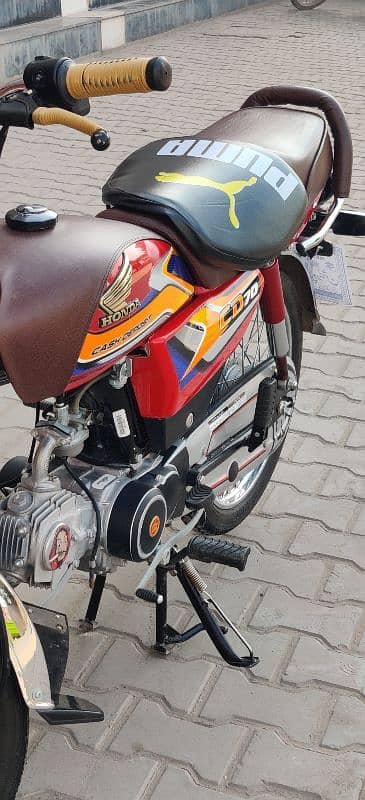 Honda CD70 2025 9