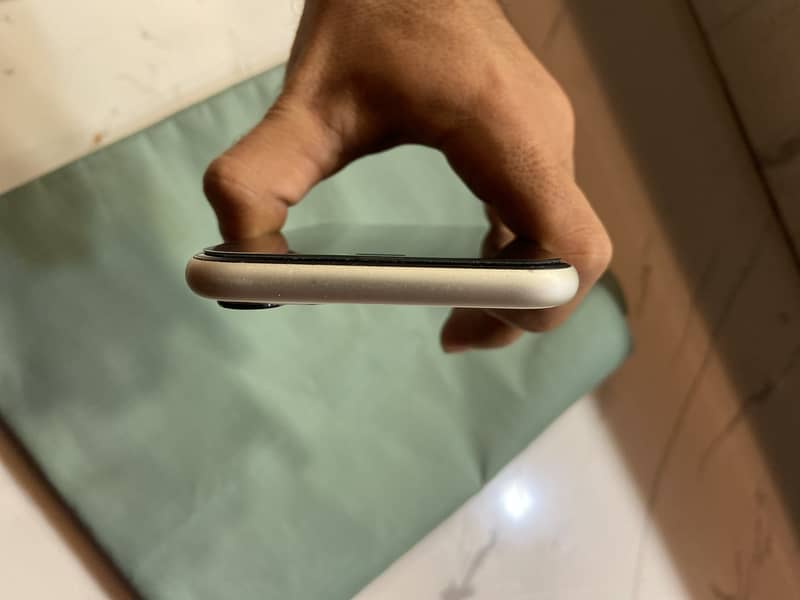 urgent sale IPhone 11 non pta 5