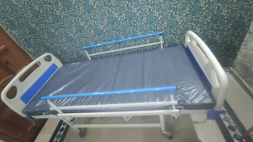 Patient/Medical bed (Manual) With Mattress 3