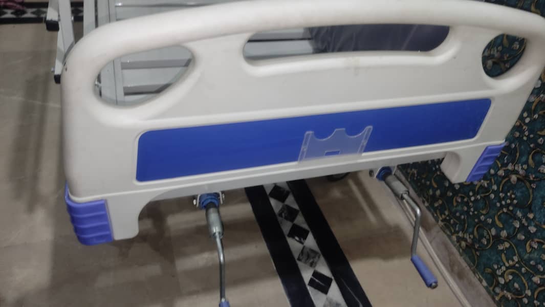 Patient/Medical bed (Manual) With Mattress 5