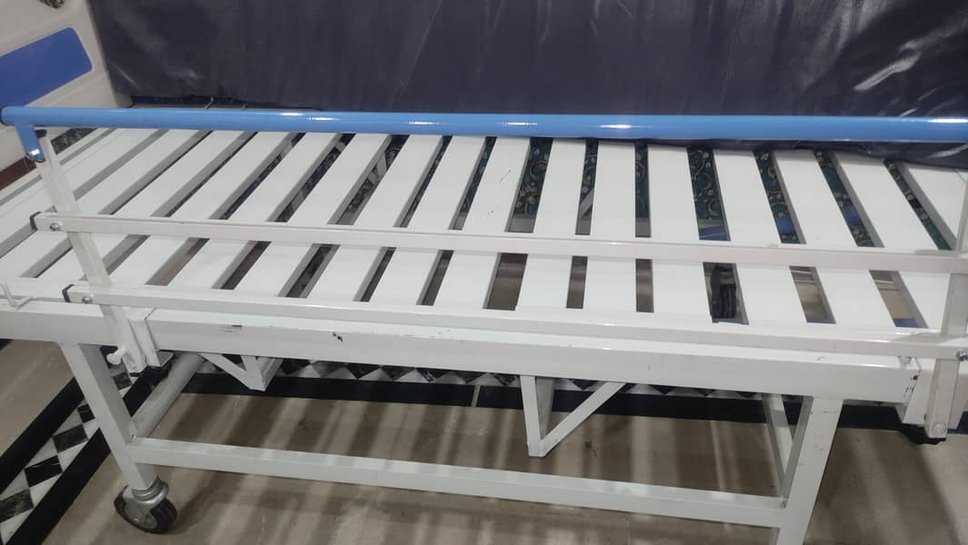 Patient/Medical bed (Manual) With Mattress 6