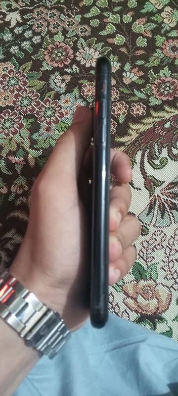 IPhone XR in good condition  urgent sell 3